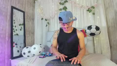 your_kitty_boy online show from 06/25/26, 08:35