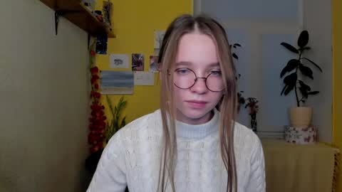 Snapshot of your_leslie chatting on 12/01/24, 04:29 Leslie online show from 12/01/24, 04:29