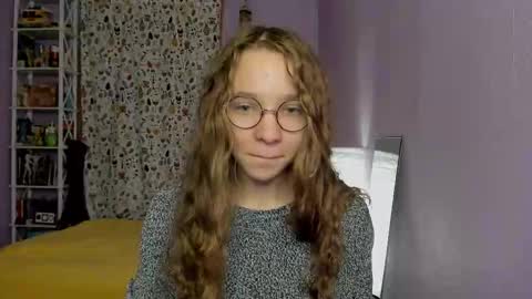 Snapshot of your_leslie chatting on 09/21/25, 05:03 Leslie online show from 09/21/25, 05:03