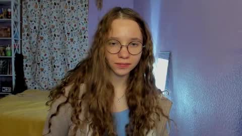 Snapshot of your_leslie chatting on 09/23/25, 11:19 Leslie online show from 09/23/25, 11:19