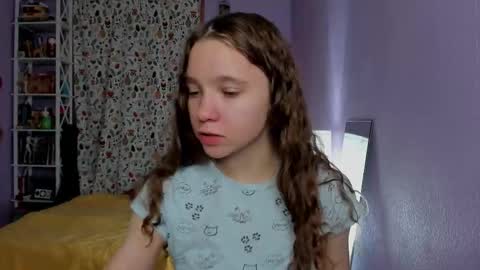 Snapshot of your_leslie chatting on 09/29/25, 02:49 Leslie online show from 09/29/25, 02:49