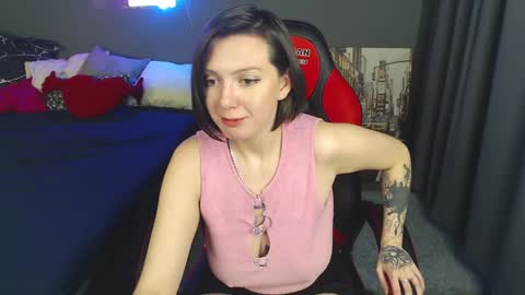 Snapshot of your_little_mom chatting on 01/18/25, 01:40 Viky online show from 01/18/25, 01:40