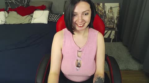 Snapshot of your_little_mom chatting on 01/28/25, 01:49 Viky online show from 01/28/25, 01:49