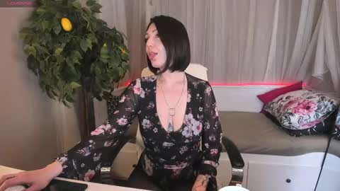 Snapshot of your_little_mom chatting on 03/05/25, 03:51 Viky online show from 03/05/25, 03:51