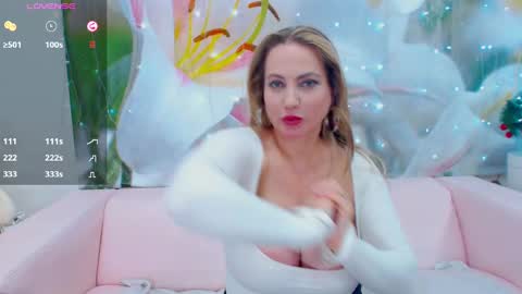 Snapshot of your_milf_lilly chatting on 01/24/25, 10:43 Lilly online show from 01/24/25, 10:43