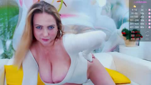 Snapshot of your_milf_lilly chatting on 11/01/25, 08:16 Lilly online show from 11/01/25, 08:16