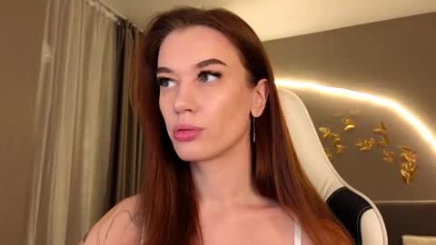 Jessica Loyd online show from 11/01/25, 02:57