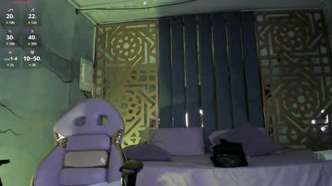 Snapshot of your_naughtyangel chatting on 12/19/24, 01:18 Evelin online show from 12/19/24, 01:18