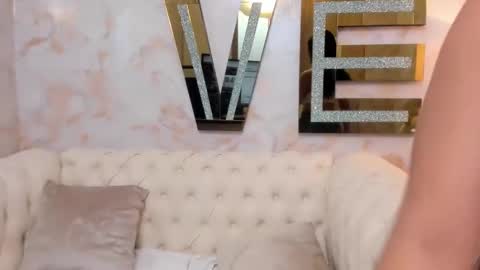 Snapshot of your_naughtyangel chatting on 10/07/25, 10:07 Evelin online show from 10/07/25, 10:07