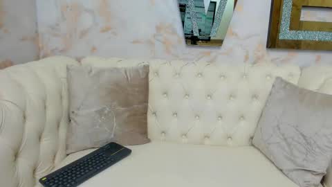 Snapshot of your_naughtyangel chatting on 10/16/25, 09:38 Evelin online show from 10/16/25, 09:38