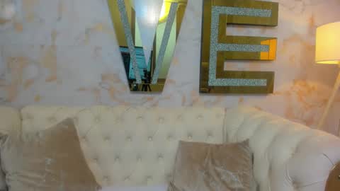 Snapshot of your_naughtyangel chatting on 10/29/25, 09:27 Evelin online show from 10/29/25, 09:27