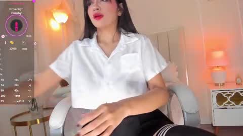your_petite18 online show from 07/15/26, 11:43