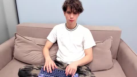 your_shy_guy online show from 12/01/25, 05:01