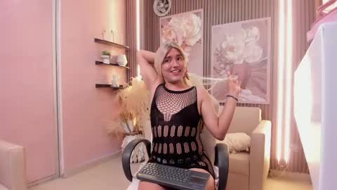 Snapshot of your_sissytrans chatting on 05/05/26, 11:24 NATASHA online show from 05/05/26, 11:24