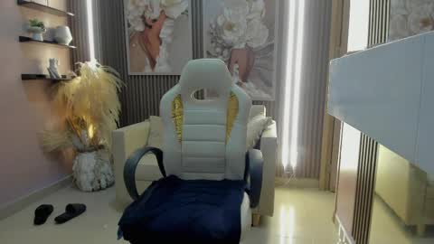 Snapshot of your_sissytrans chatting on 05/06/26, 11:32 NATASHA online show from 05/06/26, 11:32