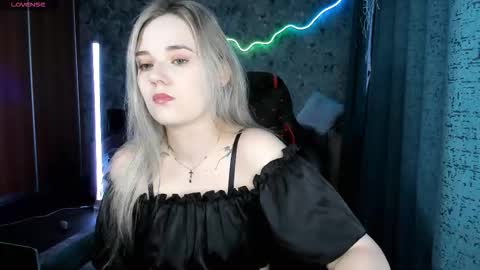 Snapshot of your_small_bunny chatting on 02/09/26, 02:15 Molly online show from 02/09/26, 02:15