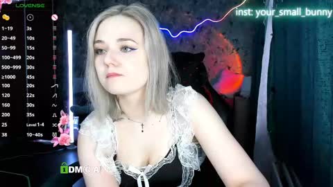 Snapshot of your_small_bunny chatting on 05/24/26, 02:05 Molly online show from 05/24/26, 02:05