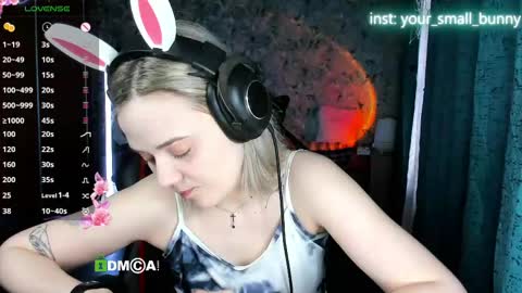 Snapshot of your_small_bunny chatting on 05/29/26, 02:31 Molly online show from 05/29/26, 02:31