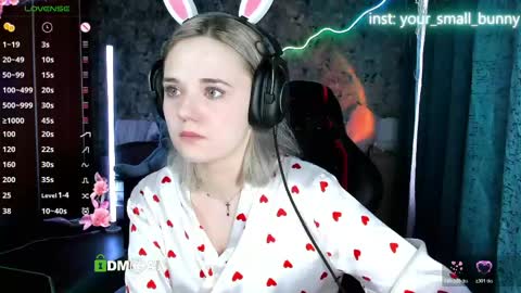 Snapshot of your_small_bunny chatting on 05/30/26, 02:41 Molly online show from 05/30/26, 02:41