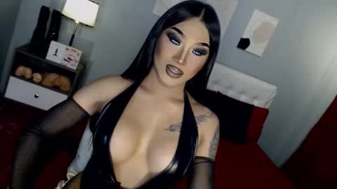 Snapshot of your_truly_goddess143 chatting on 12/02/25, 11:00 TRICXIEBELLE online show from 12/02/25, 11:00