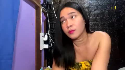 Snapshot of your_twinkletoes18 chatting on 11/23/25, 07:46 your_twinkletoes18 online show from 11/23/25, 07:46