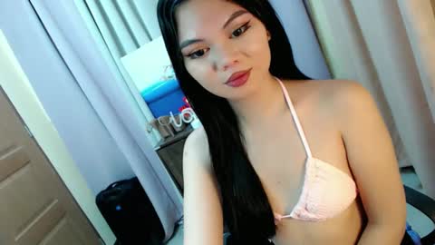 Snapshot of yourangelictransgirl chatting on 12/15/24, 05:53 Hi its me Yna online show from 12/15/24, 05:53