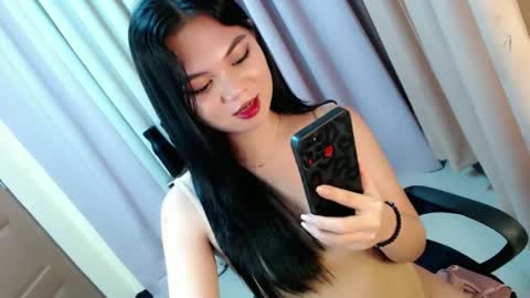 Snapshot of yourangelictransgirl chatting on 12/17/24, 06:09 Hi its me Yna online show from 12/17/24, 06:09