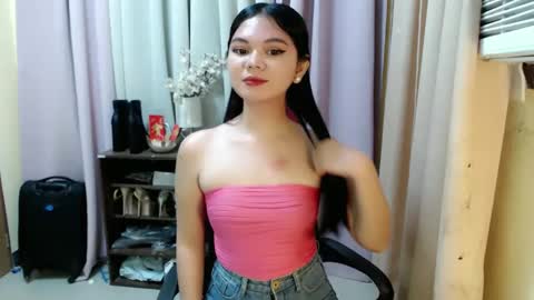 Snapshot of yourangelictransgirl chatting on 12/29/24, 02:42 Hi its me Yna online show from 12/29/24, 02:42