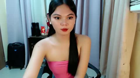 Snapshot of yourangelictransgirl chatting on 12/29/24, 05:44 Hi its me Yna online show from 12/29/24, 05:44