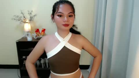 Snapshot of yourangelictransgirl chatting on 02/01/25, 05:16 Hi its me Yna online show from 02/01/25, 05:16