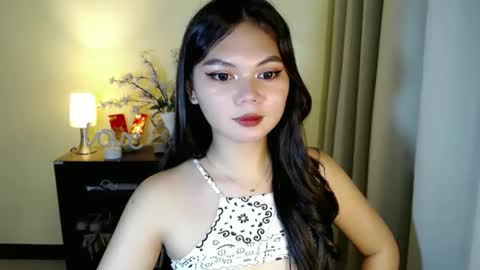 Snapshot of yourangelictransgirl chatting on 02/11/25, 05:50 Hi its me Yna online show from 02/11/25, 05:50
