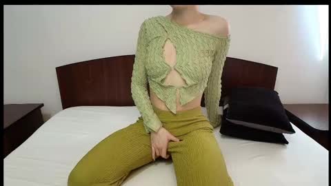 Snapshot of yourbaby85 chatting on 10/19/25, 10:16 Jo online show from 10/19/25, 10:16