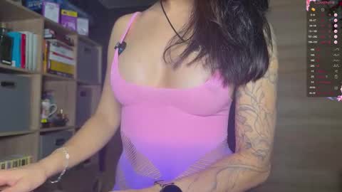 Mia online show from 11/08/25, 02:28