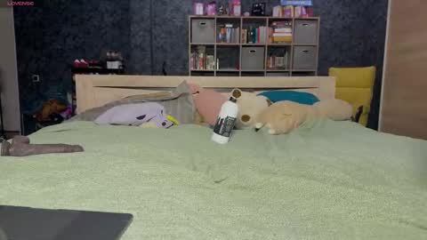 Snapshot of yourcharmingmia chatting on 11/27/25, 03:58 Mia online show from 11/27/25, 03:58
