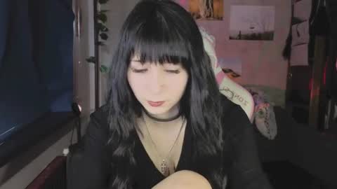 Snapshot of yourcutiegoth chatting on 06/21/26, 01:35 Vasilisa online show from 06/21/26, 01:35