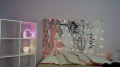 Snapshot of yourdreamcristal chatting on 02/19/25, 01:39 yourdreamcristal online show from 02/19/25, 01:39