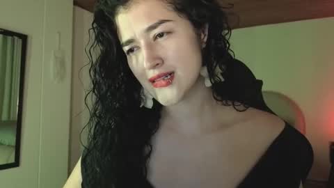 yourdreamgirl2025 online show from 05/14/26, 11:33