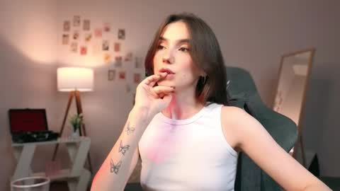 Chloe online show from 09/11/25, 08:20