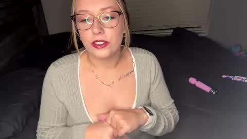 Snapshot of yourfunamanda chatting on 09/09/25, 02:22 Amanda Ivy online show from 09/09/25, 02:22