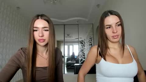 Snapshot of yourgirl_ariella chatting on 10/31/25, 10:27 Ariella online show from 10/31/25, 10:27