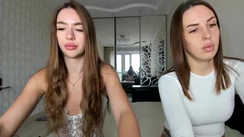 Snapshot of yourgirl_ariella chatting on 11/04/25, 10:14 Ariella online show from 11/04/25, 10:14