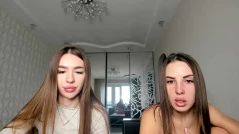 Snapshot of yourgirl_ariella chatting on 11/07/25, 10:04 Ariella online show from 11/07/25, 10:04