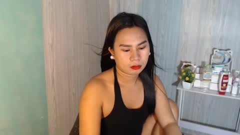 Snapshot of yourhottie_winxxx chatting on 12/17/25, 11:00 Mauie online show from 12/17/25, 11:00