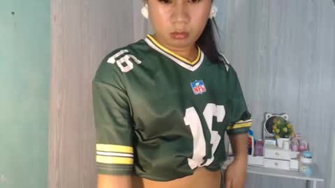 Snapshot of yourhottie_winxxx chatting on 04/18/26, 01:42 Mauie online show from 04/18/26, 01:42