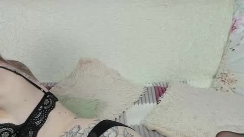 Snapshot of yourkriss_new1 chatting on 11/02/25, 07:27 yourkriss_new1 online show from 11/02/25, 07:27