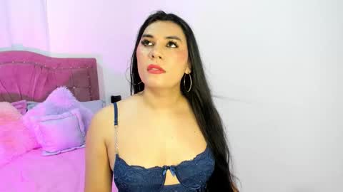 Snapshot of yourlatina_emely chatting on 11/29/25, 02:42 EMELY online show from 11/29/25, 02:42