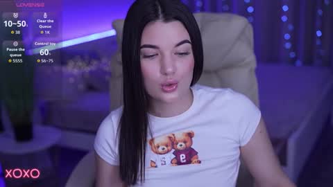 Snapshot of yourlolabunny chatting on 11/20/25, 10:31 L O L A online show from 11/20/25, 10:31