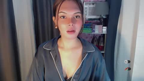 Snapshot of yourlovekylie chatting on 03/10/26, 03:33 KYLIE MORE online show from 03/10/26, 03:33