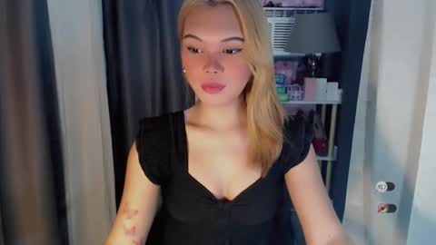 Snapshot of yourlovekylie chatting on 04/16/26, 03:29 KYLIE MORE online show from 04/16/26, 03:29