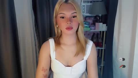 Snapshot of yourlovekylie chatting on 04/18/26, 04:49 KYLIE MORE online show from 04/18/26, 04:49